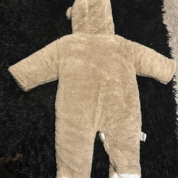 Adorable bear snowsuit - Picture 2 of 3